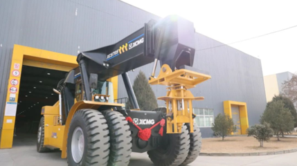 徐工机械抢滩风电高潜力赛道 国产最大吨位风电正面吊成功交付