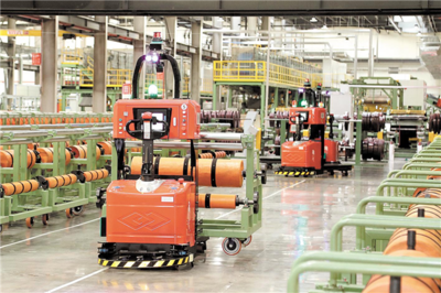 智能新工厂 机器人“唱主角”的智能仪器仪表制造